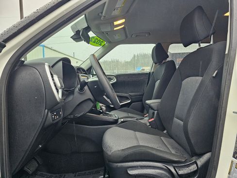 Used 2022 Kia Soul LX w/ Technology Package image 31