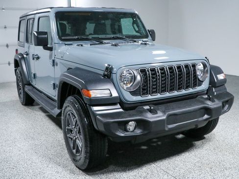 Used 2024 Jeep Wrangler Unlimited Sport AWD/4WD image 5