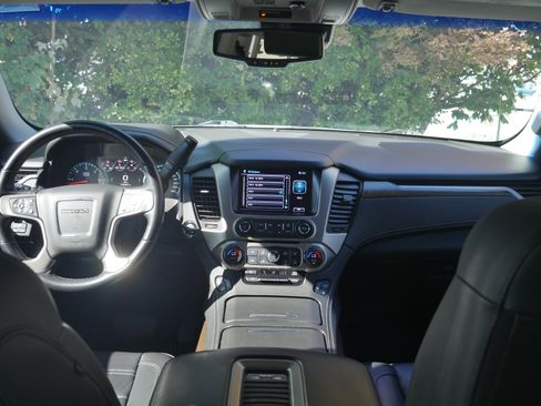 Used 2019 GMC Yukon XL Denali w/ Denali Ultimate Package AWD/4WD image 10
