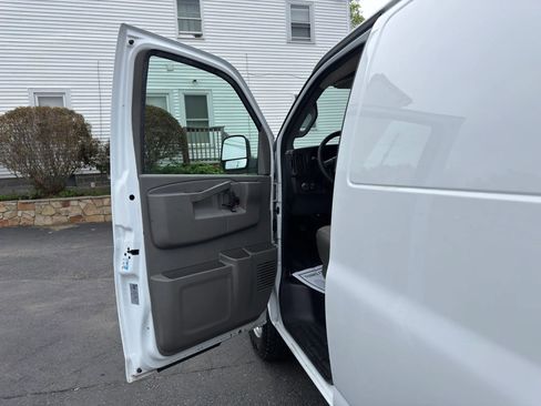 Used 2021 Chevrolet Express 2500 RWD image 15