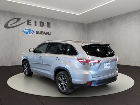 Used 2016 Toyota Highlander XLE AWD/4WD image 10