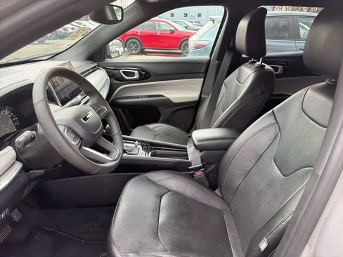 Used 2023 Jeep Compass Limited image 30