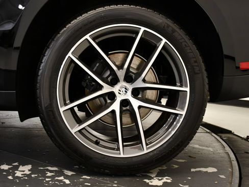 Certified 2026 Porsche Macan Turbo AWD/4WD image 17