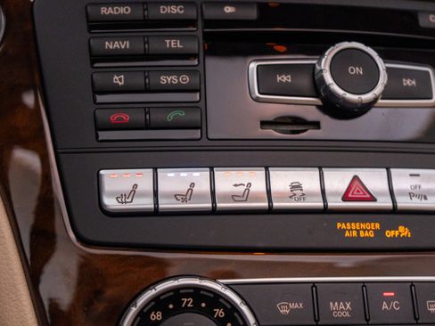 Used 2013 Mercedes-Benz SL 550 image 29