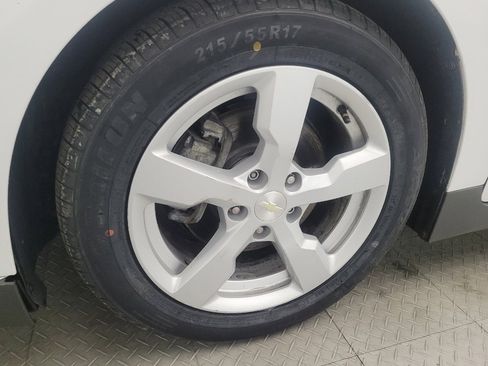 Used 2014 Chevrolet Volt w/ Enhanced Safety Package 2 image 31