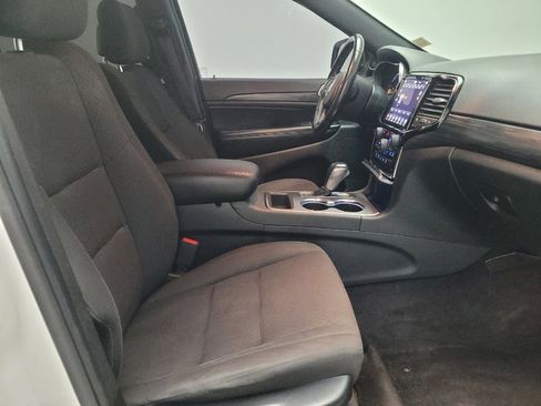 Used 2019 Jeep Grand Cherokee Laredo image 21