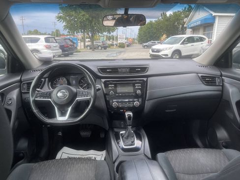 Used 2017 Nissan Rogue SV FWD image 17