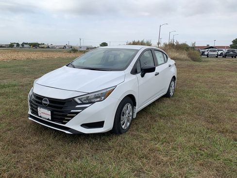 New 2025 Nissan Versa S w/ Trunk Package image 2