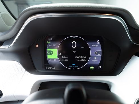 Used 2023 Chevrolet Bolt EUV Premier w/ Super Cruise Package FWD image 5