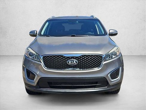 Used 2018 Kia Sorento FWD image 2