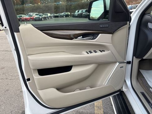 Used 2018 Cadillac Escalade ESV Premium Luxury image 22