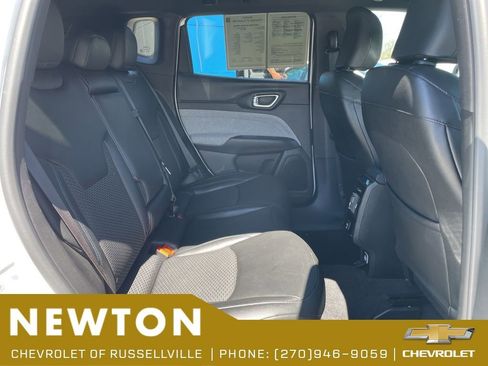Used 2025 Jeep Compass Latitude AWD/4WD image 31