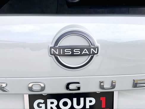 Certified 2023 Nissan Rogue SV FWD image 30