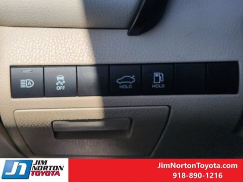 Used 2019 Toyota Camry XLE FWD image 23