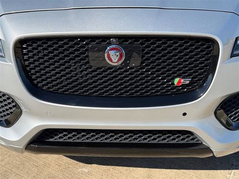Used 2019 Jaguar F-PACE S image 10