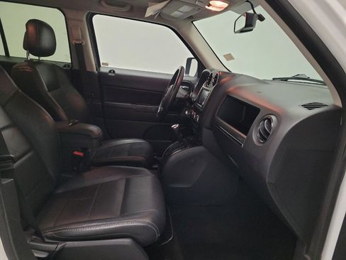 Used 2016 Jeep Patriot High Altitude FWD image 21