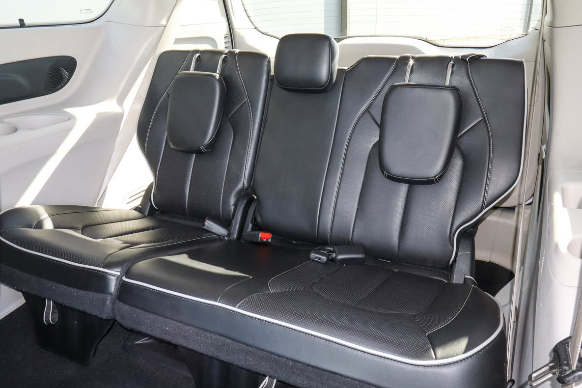 Used 2024 Chrysler Pacifica Limited FWD image 10