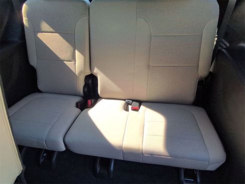 Certified 2023 Chevrolet Traverse LS image 32