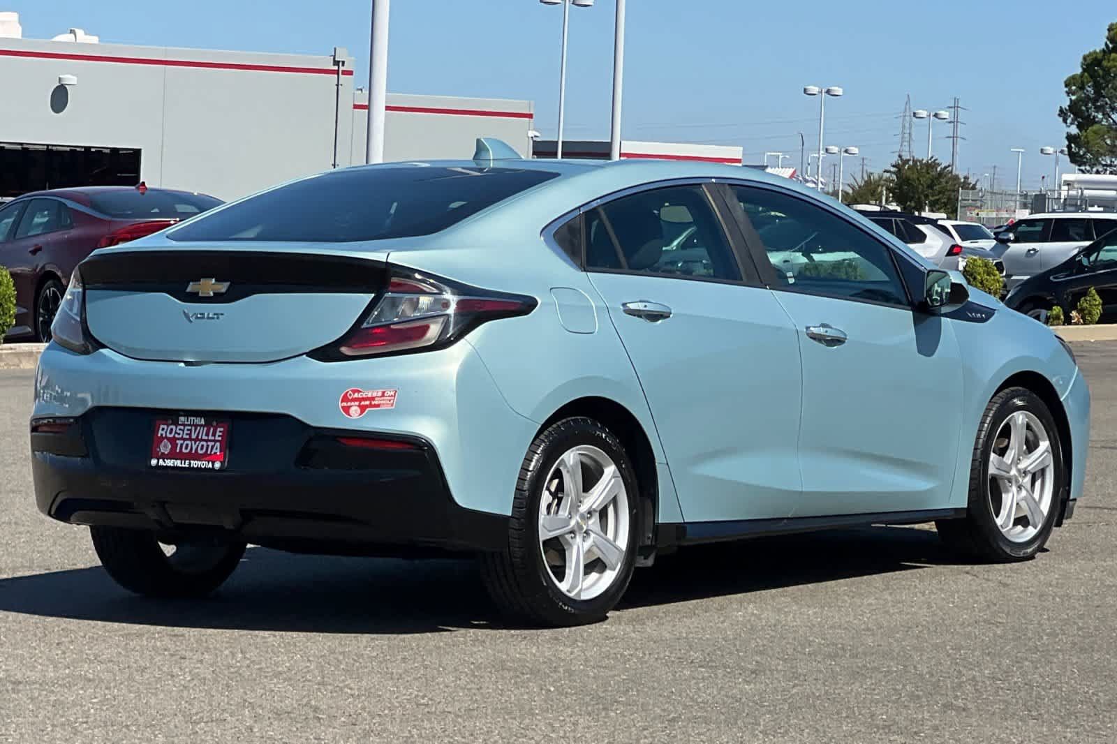 Used 2018 Chevrolet Volt LT FWD image 2