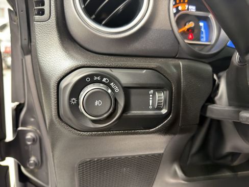 Used 2023 Jeep Wrangler Unlimited Sahara w/ LED Lighting Group AWD/4WD image 22