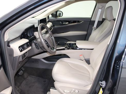 Used 2023 Lincoln Nautilus AWD w/ Premium Package image 18
