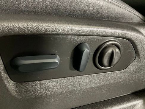 Used 2022 GMC Sierra 3500 SLT w/ SLT Premium Package AWD/4WD image 28