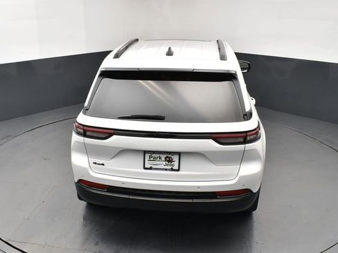 Used 2023 Jeep Grand Cherokee Altitude image 17