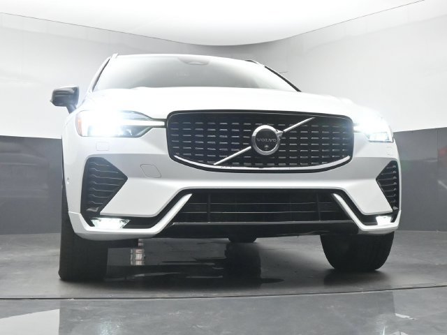 Used 2024 Volvo XC60 B5 Plus w/ Protection Package Premier AWD/4WD image 11