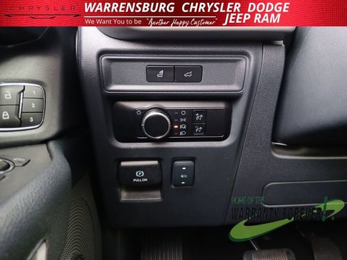 Used 2024 Ford Expedition XLT image 31