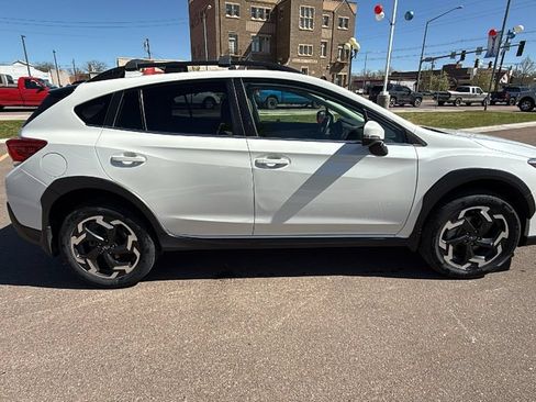 Used 2022 Subaru Crosstrek 2.5i Limited w/ Moonroof Package 2 AWD/4WD image 4