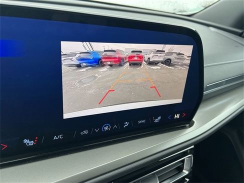 Certified 2025 Chevrolet Traverse LT image 21