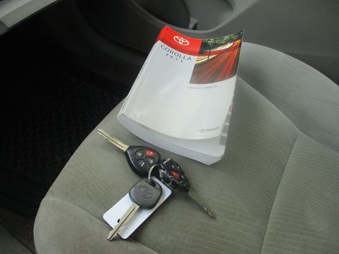 Used 2013 Toyota Corolla LE FWD image 37