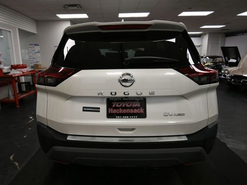 Used 2021 Nissan Rogue SV image 7