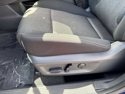 Used 2025 Nissan Rogue SV FWD image 22