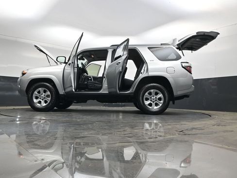 Used 2022 Toyota 4Runner SR5 Premium w/ Moonroof Package RWD image 49