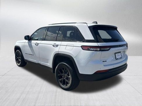 New 2025 Jeep Grand Cherokee Laredo image 7