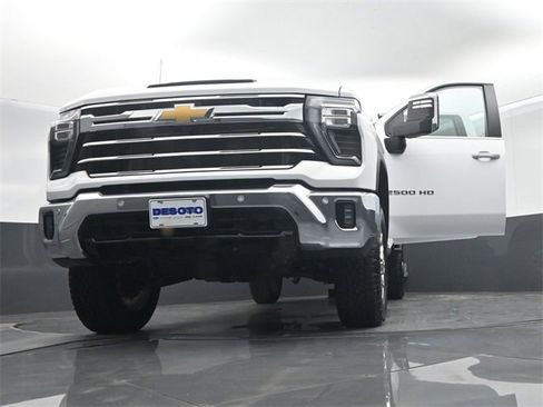 Used 2024 Chevrolet Silverado 2500 LTZ w/ LTZ Plus Package image 71