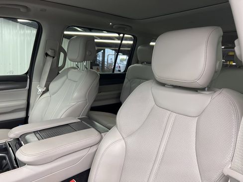 Used 2024 Jeep Wagoneer Series II w/ Convenience Group I image 17