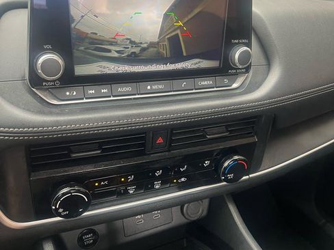 Used 2024 Nissan Rogue S FWD image 20