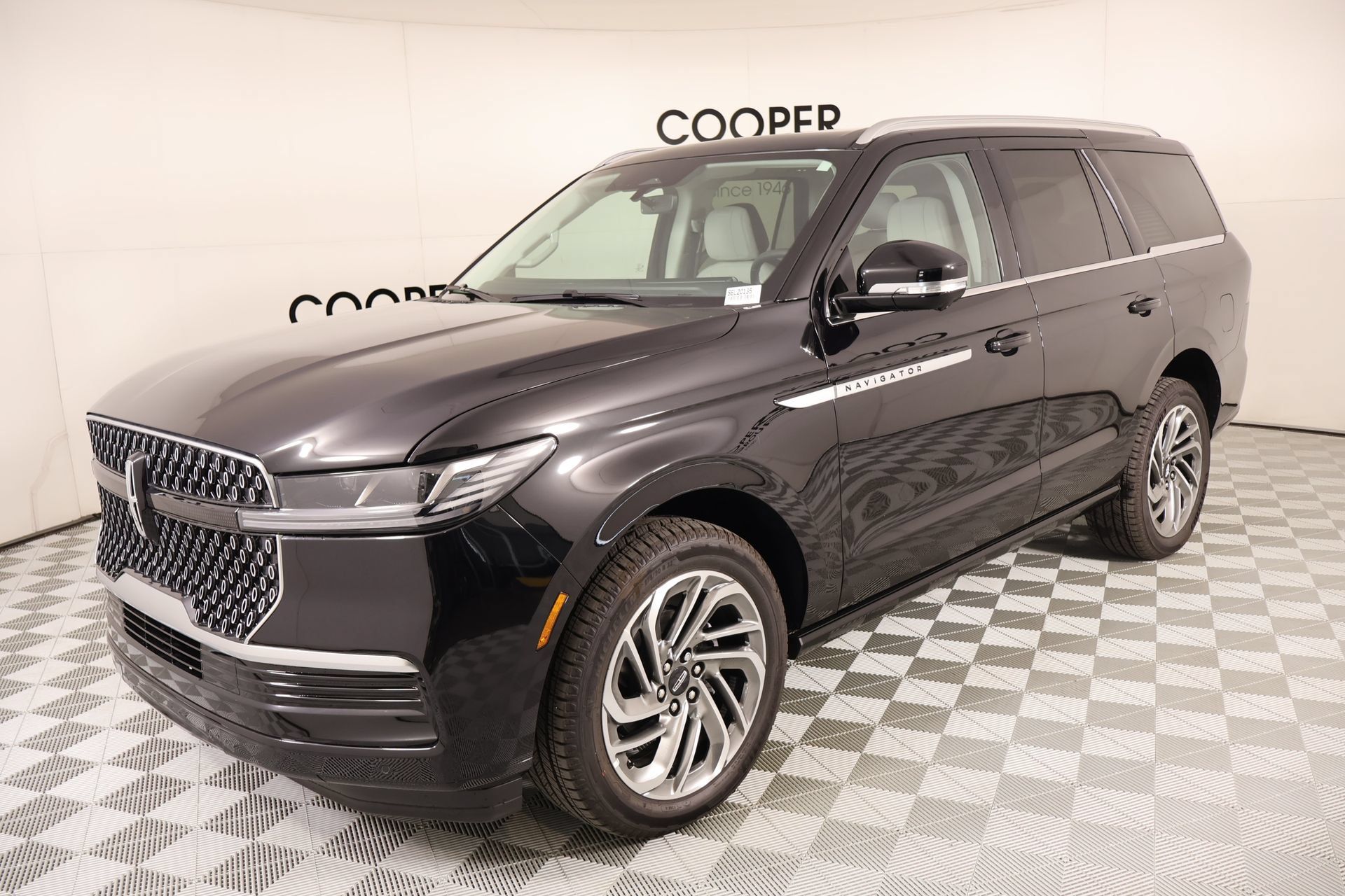 New 2025 Lincoln Navigator Reserve AWD/4WD image 11