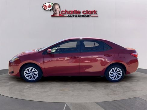 Used 2018 Toyota Corolla LE image 3