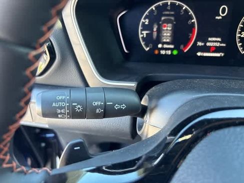 Used 2025 Honda Pilot Sport image 16