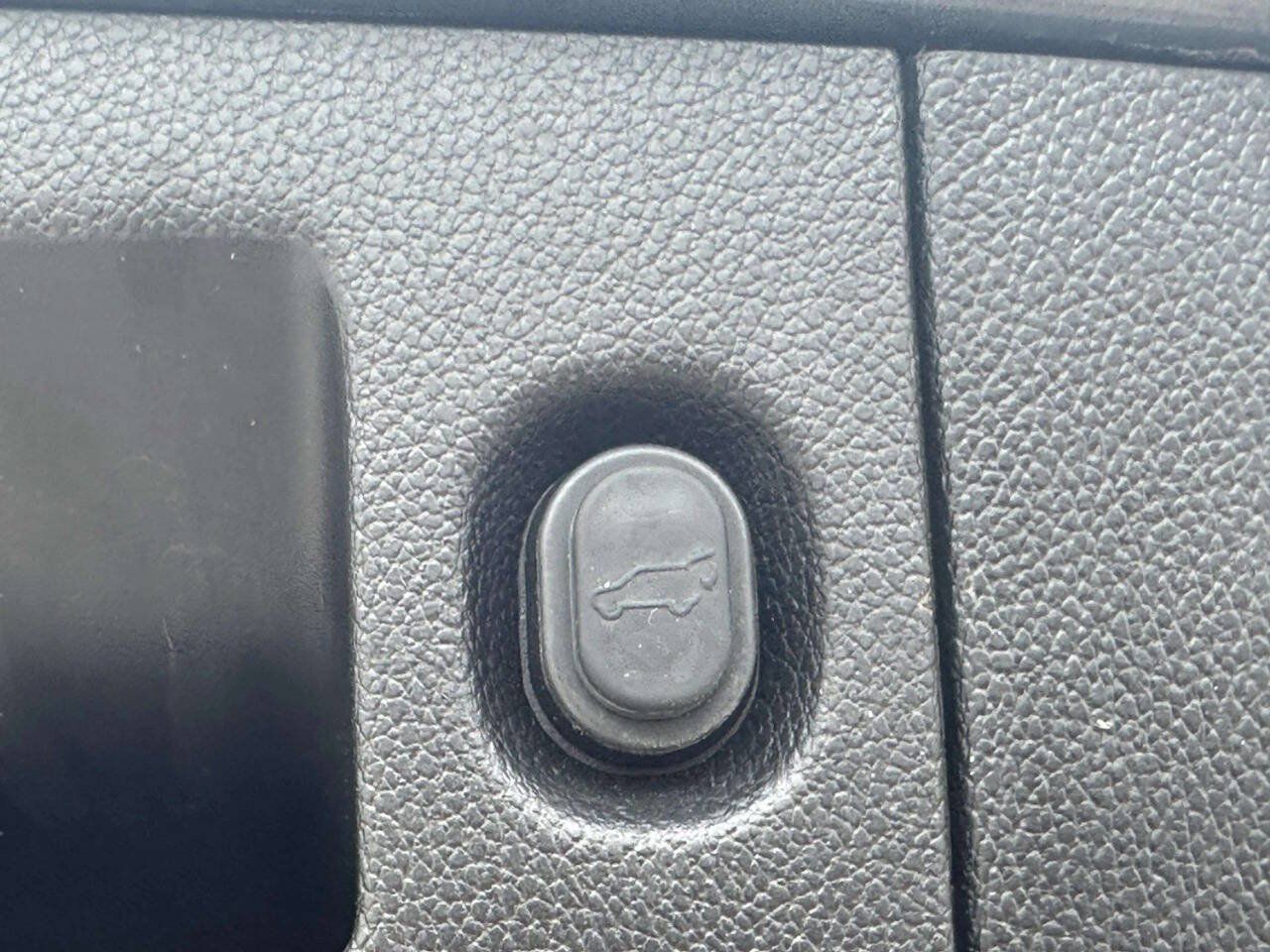 Used 2018 Chevrolet Tahoe LT AWD/4WD image 17