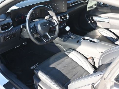Used 2025 Ford Mustang GT Premium image 9