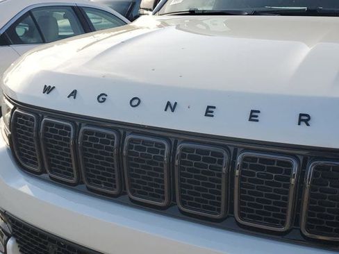 Used 2025 Jeep Wagoneer Series II w/ Premium Group I image 5