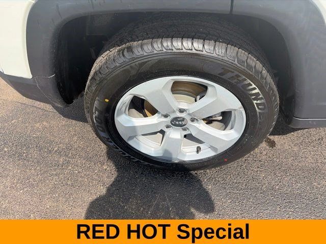 Used 2020 Jeep Compass Latitude w/ Cold Weather Group AWD/4WD image 44