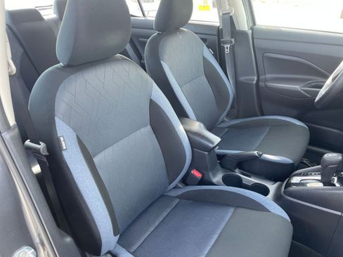 Used 2025 Nissan Versa SV image 34