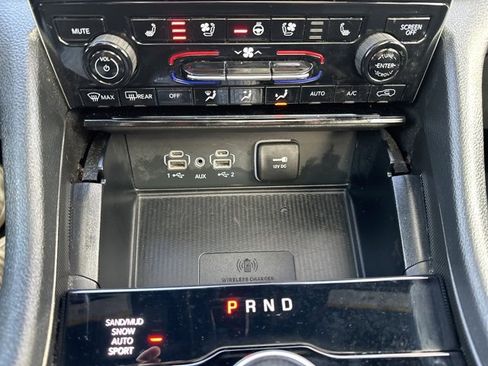 Used 2024 Jeep Grand Cherokee L Limited w/ Luxury Tech Group II image 32