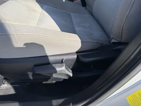 Used 2016 Toyota Corolla L image 15