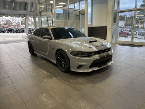 Used 2022 Dodge Charger Scat Pack w/ Daytona Edition Group image 2